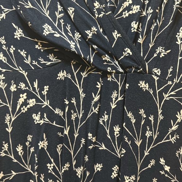 Very Cute Blue Floral Faux Wrap Dress - Picture 4 of 7